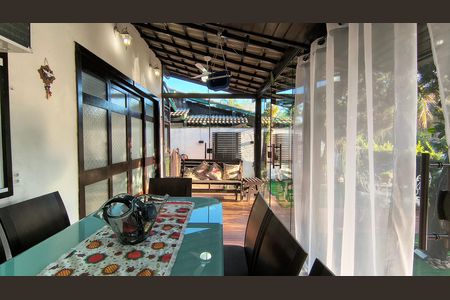 Varanda  de casa de condomínio à venda com 3 quartos, 140m² em Vargem Grande, Rio de Janeiro