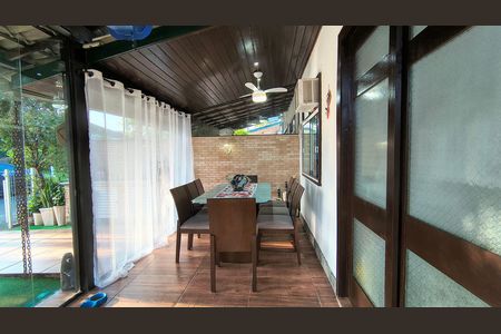 Casa de condomínio à venda com 140m², 3 quartos e 2 vagas Casa de condomínio à venda com 140m², 3 quartos e 2 vagasVaranda