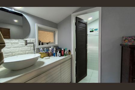 Casa de condomínio à venda com 140m², 3 quartos e 2 vagas Casa de condomínio à venda com 140m², 3 quartos e 2 vagasBanheiro da Suíte 1
