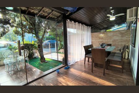 Casa de condomínio à venda com 140m², 3 quartos e 2 vagas Casa de condomínio à venda com 140m², 3 quartos e 2 vagasVaranda