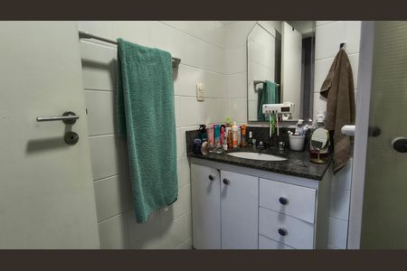 Casa de condomínio à venda com 140m², 3 quartos e 2 vagas Casa de condomínio à venda com 140m², 3 quartos e 2 vagasBanheiro social
