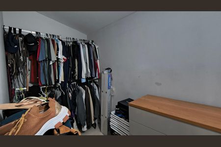 Casa de condomínio à venda com 140m², 3 quartos e 2 vagas Casa de condomínio à venda com 140m², 3 quartos e 2 vagasCloset da Suíte 1