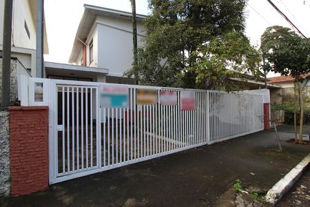 Casa para alugar com 320m², 5 quartos e 5 vagasFachada
