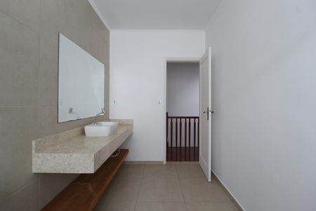 Casa para alugar com 320m², 5 quartos e 5 vagasBanheiro Social