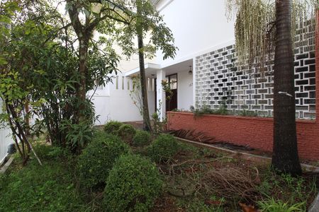 Casa para alugar com 320m², 5 quartos e 5 vagasFachada
