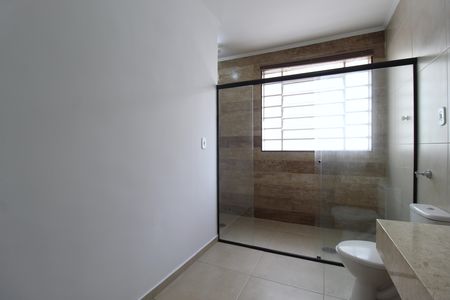 Casa para alugar com 320m², 5 quartos e 5 vagasBanheiro Social