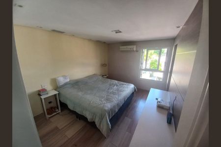 Casa de condomínio à venda com 384m², 4 quartos e 2 vagasQuarto