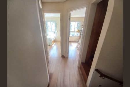 Casa de condomínio à venda com 384m², 4 quartos e 2 vagasCorredor