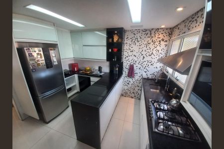 Casa de condomínio à venda com 384m², 4 quartos e 2 vagasCozinha