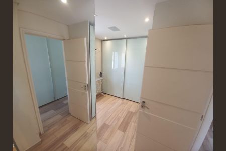 Casa de condomínio à venda com 384m², 4 quartos e 2 vagasBanheiro