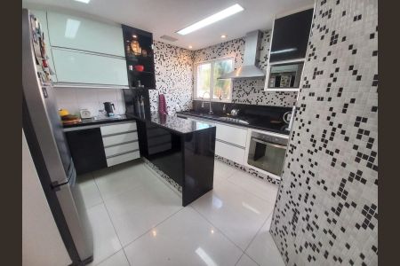 Casa de condomínio à venda com 384m², 4 quartos e 2 vagasCozinha
