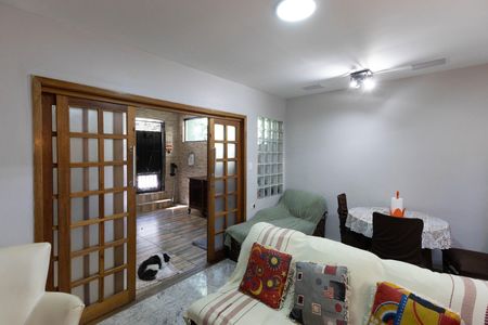 Casa à venda com 70m², 4 quartos e sem vaga Casa à venda com 70m², 4 quartos e sem vagaSala