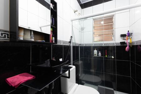 Casa à venda com 70m², 4 quartos e sem vaga Casa à venda com 70m², 4 quartos e sem vagaBanheiro 2
