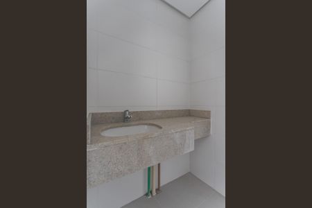 Banheiro de apartamento à venda com 2 quartos, 64m² em Petrópolis, Porto Alegre
