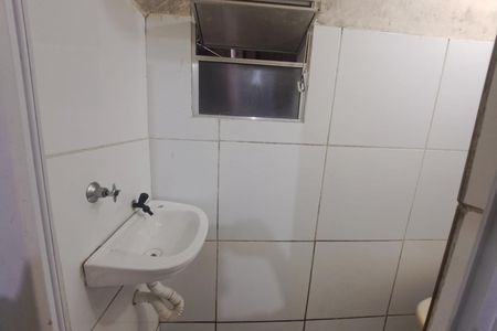 Banheiro de kitnet/studio para alugar com 1 quarto, 35m² em Pitangueiras, Rio de Janeiro