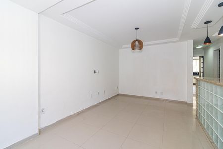 Sala de casa para alugar com 4 quartos, 200m² em Bangu, Rio de Janeiro