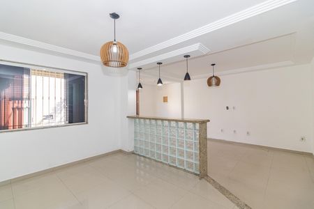Sala de casa para alugar com 4 quartos, 200m² em Bangu, Rio de Janeiro
