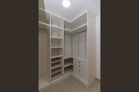 Casa para alugar com 200m², 4 quartos e 1 vagaCloset da Suíte 3