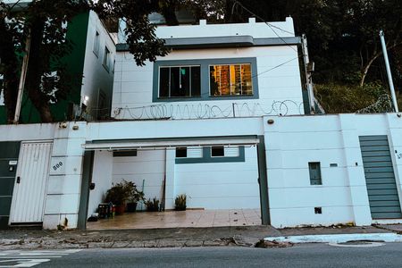 Casa para alugar com 350m², 4 quartos e 3 vagas