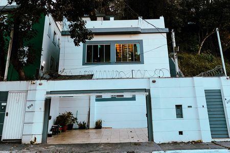 Casa para alugar com 350m², 4 quartos e 3 vagas