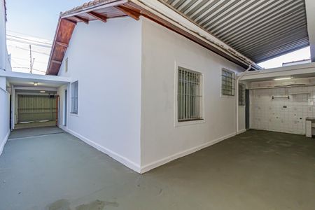 Casa para alugar com 250m², 1 quarto e 4 vagas Casa para alugar com 250m², 1 quarto e 4 vagasQuintal