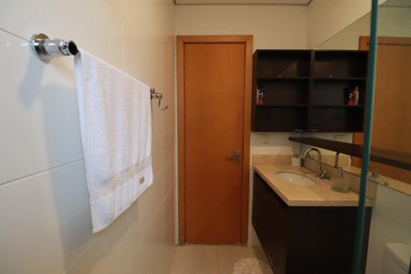 Apartamento para alugar com 120m², 3 quartos e 2 vagasBanheiro social 