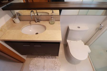 Apartamento para alugar com 120m², 3 quartos e 2 vagasBanheiro social 