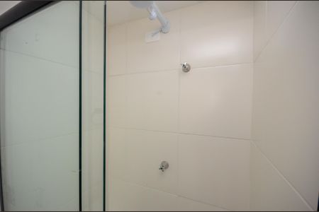 Banheiro de kitnet/studio para alugar com 1 quarto, 17m² em Freguesia do Ó, São Paulo