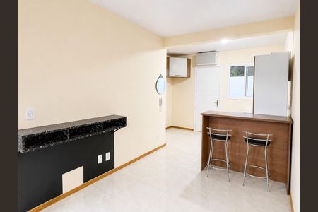 Casa de condomínio para alugar com 35m², 1 quarto e 1 vaga Casa de condomínio para alugar com 35m², 1 quarto e 1 vagaSala