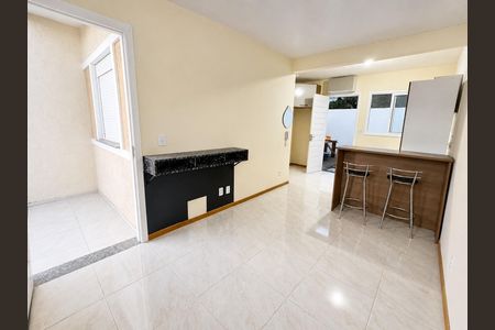 Casa de condomínio para alugar com 35m², 1 quarto e 1 vaga Casa de condomínio para alugar com 35m², 1 quarto e 1 vagaSala