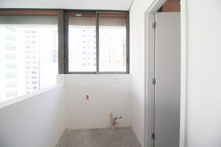 Cozinha de apartamento à venda com 2 quartos, 137m² em Itaim Bibi, São Paulo
