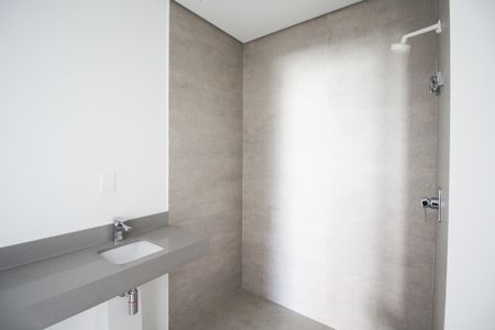 Banheiro da Suíte 1 de apartamento à venda com 2 quartos, 137m² em Itaim Bibi, São Paulo