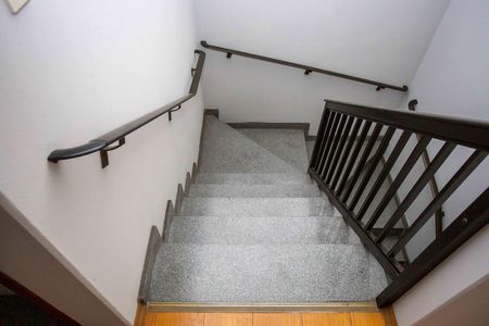 Casa para alugar com 170m², 3 quartos e 2 vagasEscada