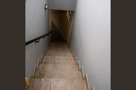 Casa para alugar com 170m², 3 quartos e 2 vagasEscada