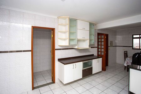 Casa para alugar com 170m², 3 quartos e 2 vagasCozinha