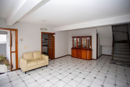 Sala de TV de casa para alugar com 3 quartos, 170m² em Vila Maria Leonor, Diadema