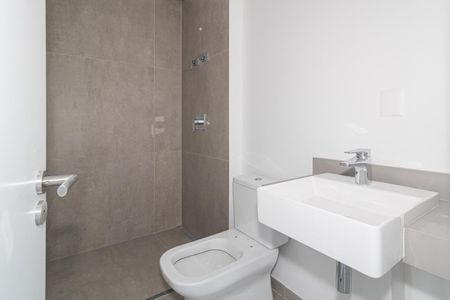 Apartamento à venda com 209m², 3 quartos e 3 vagas Apartamento à venda com 209m², 3 quartos e 3 vagasBanheiro da Suíte 2