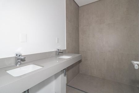 Apartamento à venda com 209m², 3 quartos e 3 vagas Apartamento à venda com 209m², 3 quartos e 3 vagasBanheiro da Suíte 1