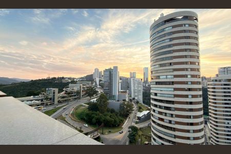 Apartamento à venda com 64m², 1 quarto e 1 vaga
