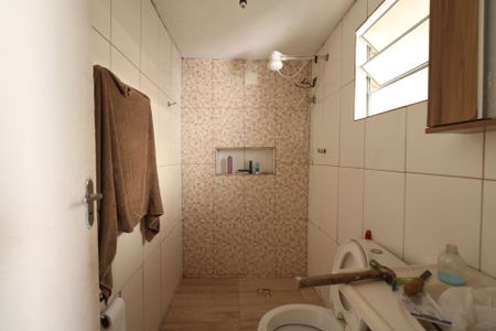Banheiro de casa para alugar com 2 quartos, 80m² em Canhema, Diadema
