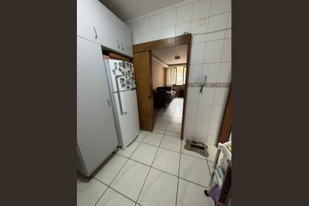 Banheiro de apartamento à venda com 2 quartos, 53m² em São João, Porto Alegre