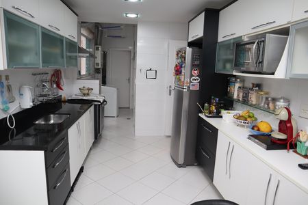Apartamento à venda com 184m², 4 quartos e 2 vagasCOZINHA