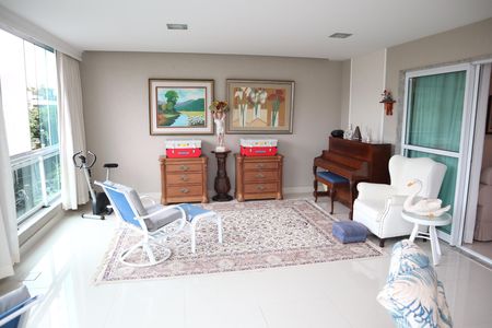 Apartamento à venda com 184m², 4 quartos e 2 vagasVARANDA
