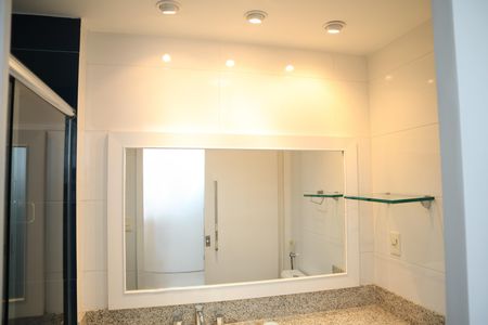 Apartamento à venda com 184m², 4 quartos e 2 vagasBANHEIRO SUITE 2
