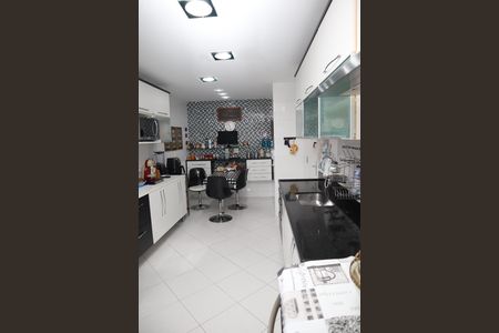 Apartamento à venda com 184m², 4 quartos e 2 vagasCOZINHA