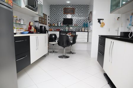 COZINHA de apartamento à venda com 4 quartos, 184m² em Recreio dos Bandeirantes, Rio de Janeiro