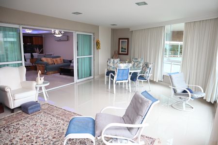 Apartamento à venda com 184m², 4 quartos e 2 vagasVARANDA