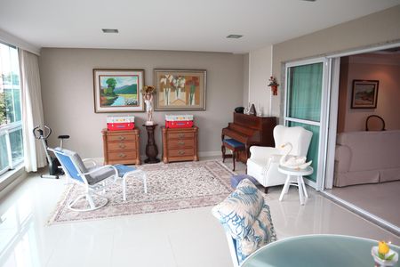 Apartamento à venda com 184m², 4 quartos e 2 vagasVARANDA