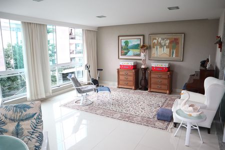 Apartamento à venda com 184m², 4 quartos e 2 vagasVARANDA