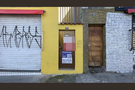 Fachada + Placa de casa para alugar com 3 quartos, 110m² em Vila Feliz, São Paulo